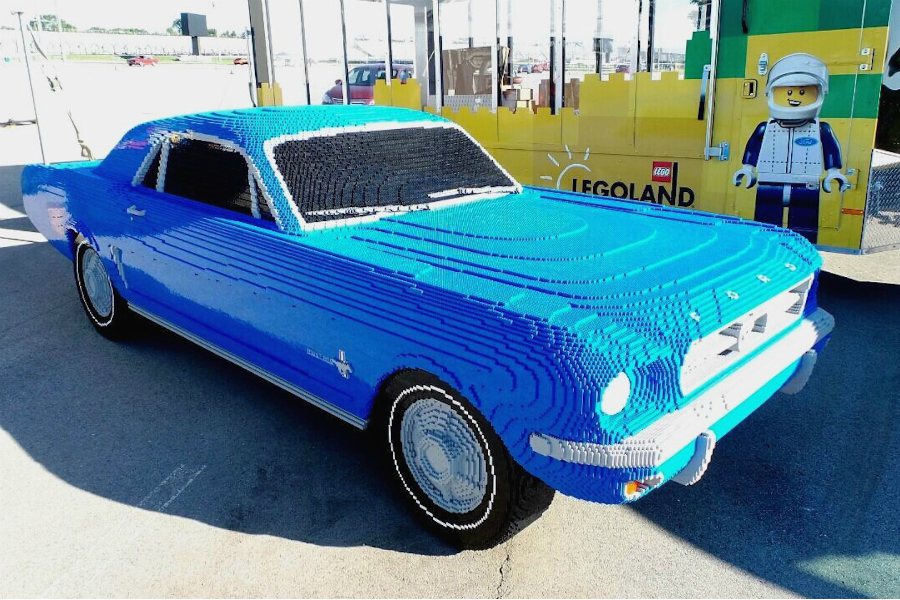這輛 1：1 全尺寸由樂高積木打造的 1964 年 Ford Mustang，若...