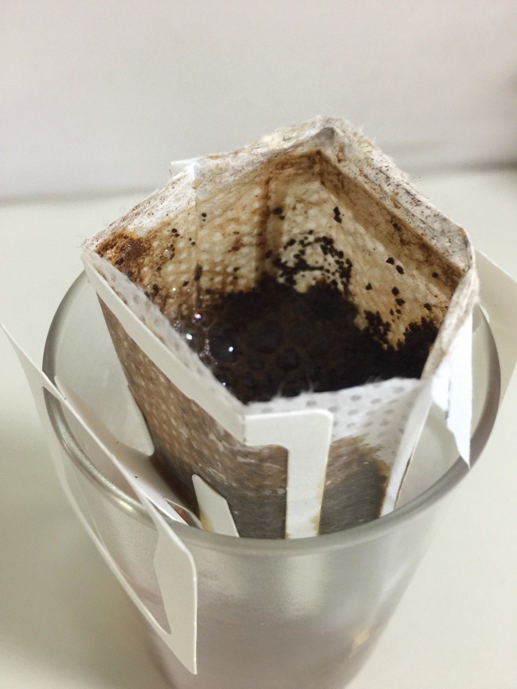 食藥署檢驗市售9件濾掛式咖啡材質。記者陳雨鑫／攝影
