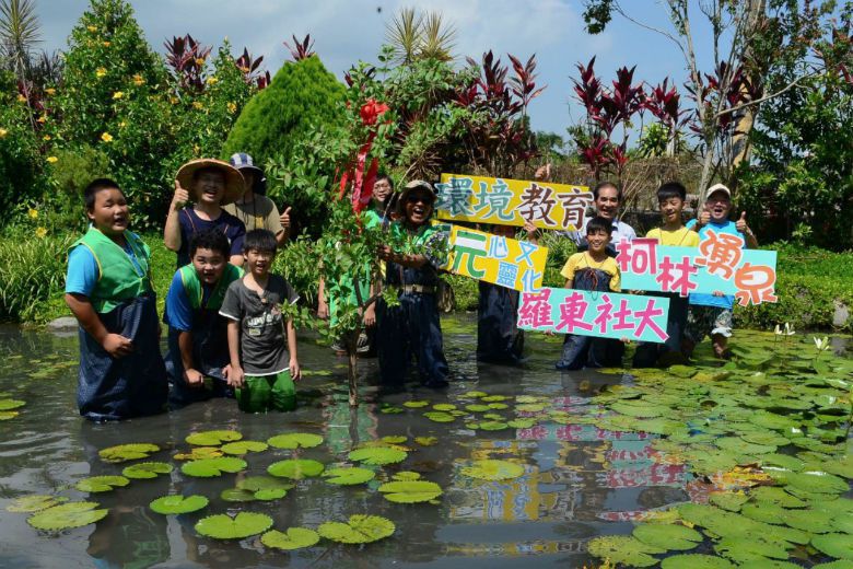 羅東社大認養生態池，規劃打造宜蘭水生生態植物館。成人學習所帶來的成人發展與轉化作...