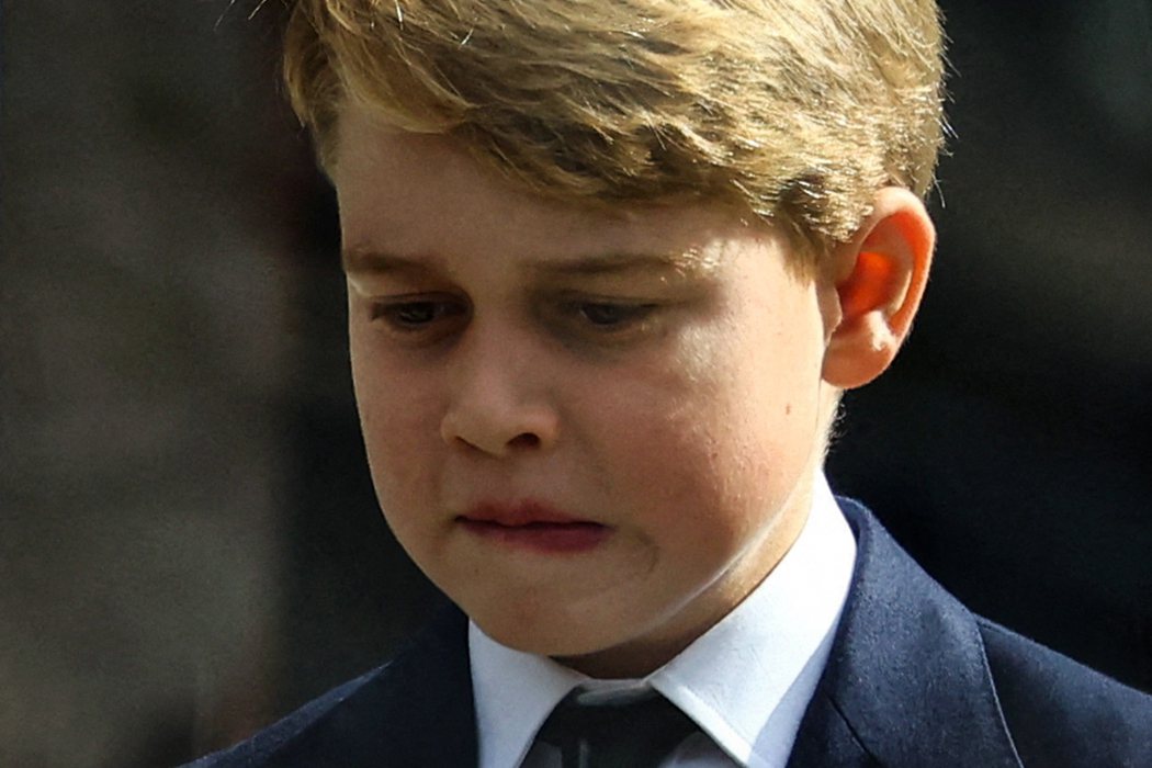 喬治王子在女王國葬上哭得泣不成聲。（法新社）
