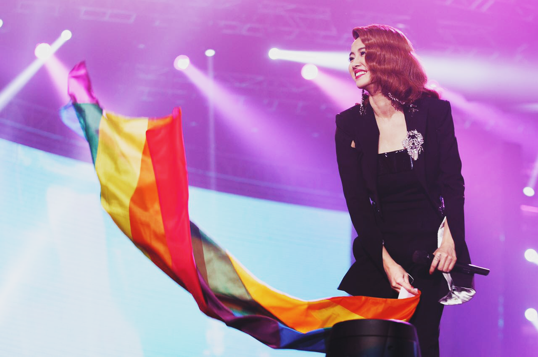 蔡依林在演唱會上，大秀彩虹旗。圖／凌時差提供