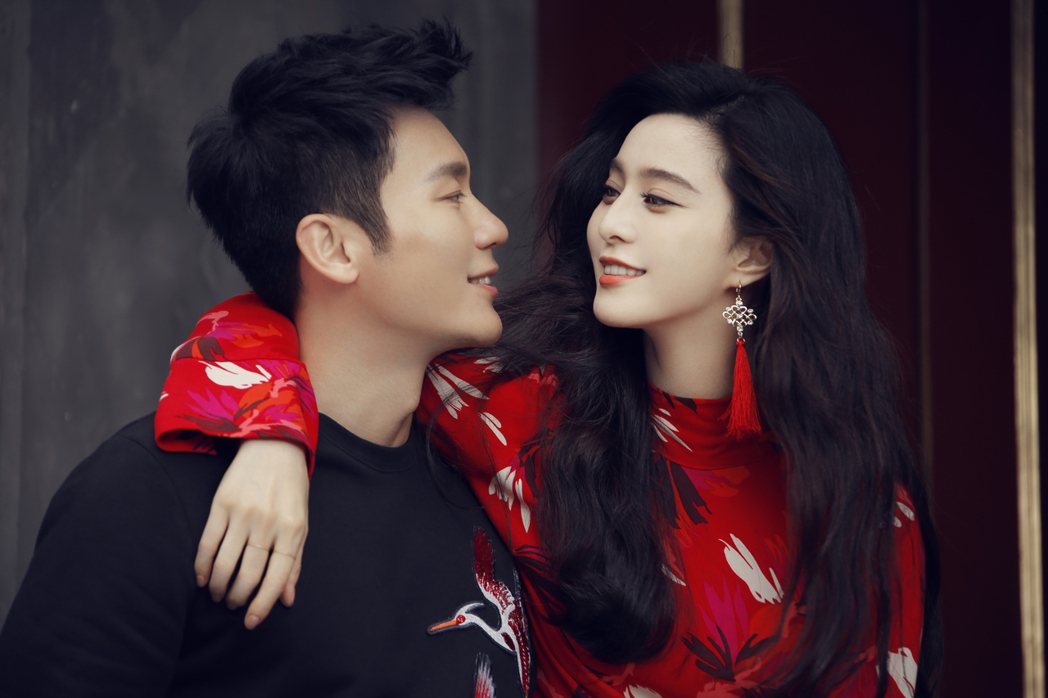 李晨和范冰冰首度以情侶身份代言H&M廣告，兩人深情相望，甜蜜入鏡。圖／H&M提供