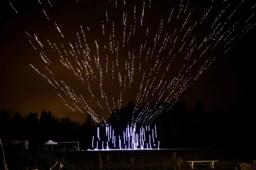 500架無人機點亮夜空，創下最多架無人機同時升空的紀錄。圖／英特爾提供