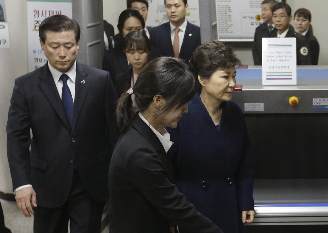 凌晨裁定，朴槿惠被移送至京畿道仁旺市的首爾看守所並被關進單人牢房。 圖／美聯社