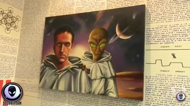 布魯諾房間還有一幅跟外星人合照的自畫像。 圖擷自Youtube