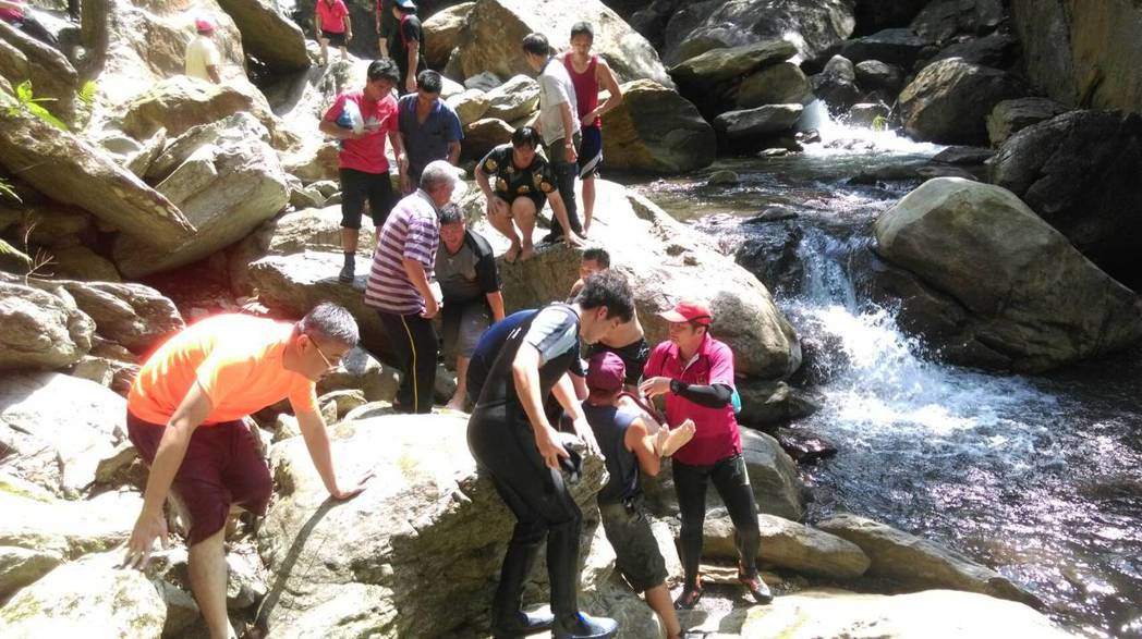 4友人相約宜蘭金岳瀑布戲水 2壯年男子不幸溺斃 | 社會萬象 | 社會 | 聯合新聞網