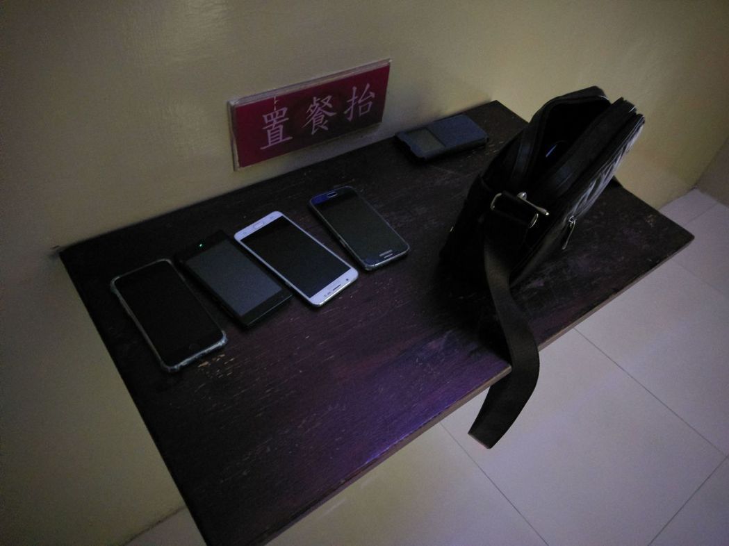 林嫌舉辦性愛趴遭警方查獲，所有手機被統一保管，7名男客被送辦。記者廖炳棋／翻攝