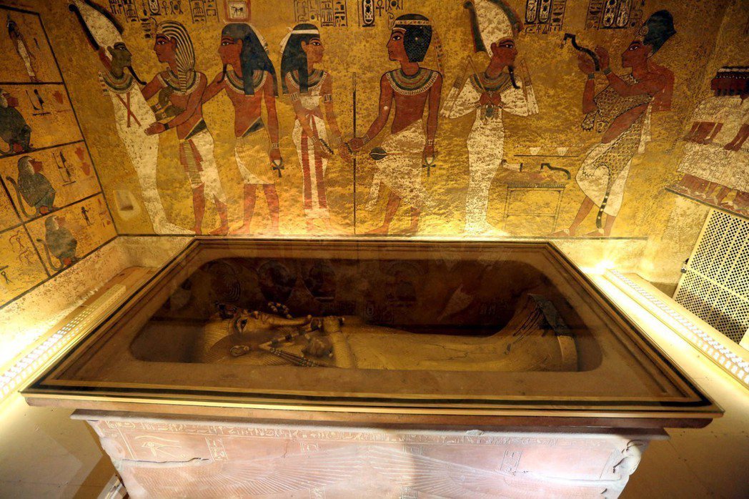 埃及法老王圖坦卡門墓密室不存在；義大利團隊6日公布調查結果，指出在利用3種頻率雷...
