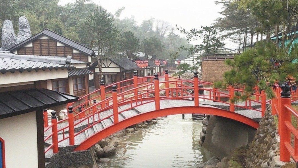 桃太郎村面積六公頃，因為江戶時期日式建築風格，開幕時吸引不少遊客參觀。圖／報系資料照