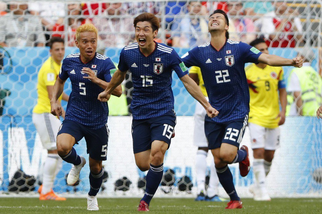 日本以2：1大爆冷門踢贏哥倫比亞。 美聯社
