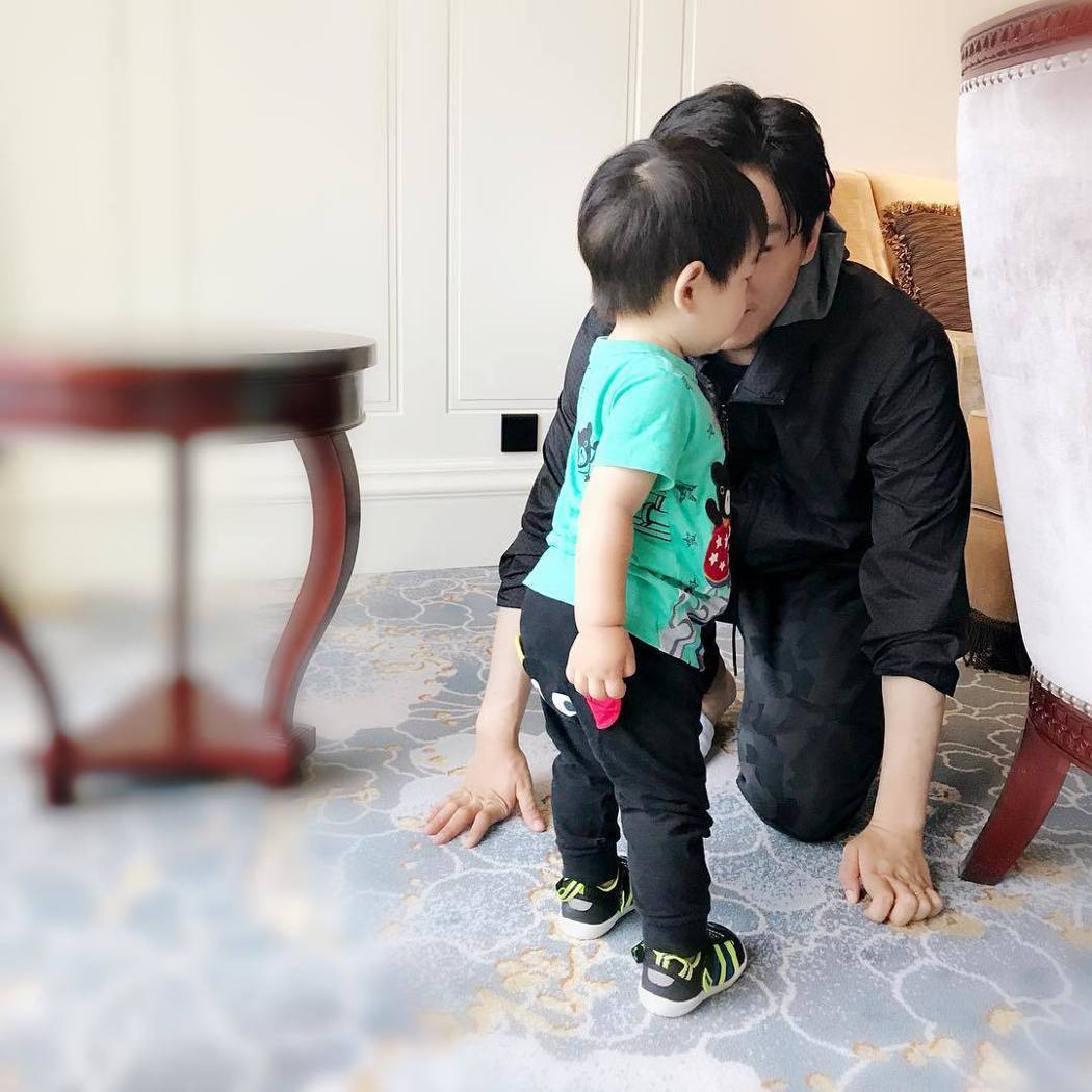 陳妍希日前也曾曝光陳曉與兒子合體照。圖／擷自instagram。