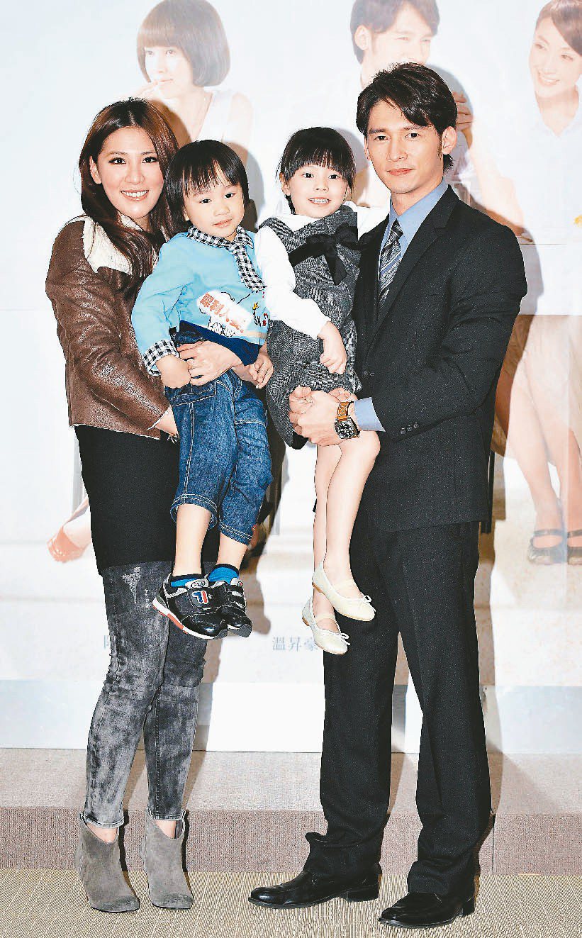 迷你彬曾和小禎(左起)、阿寶與溫昇豪演出「犀利人妻」。圖／台視提供