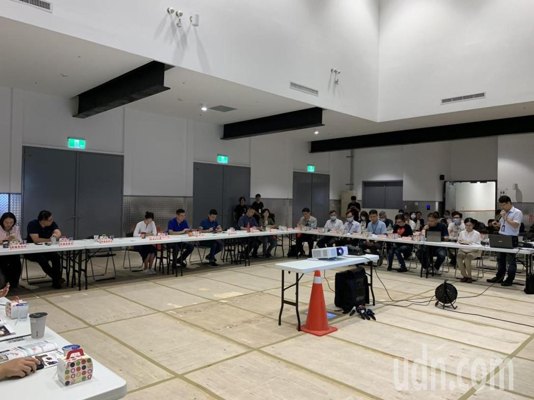 台北市議會民政委員會今上午至北流市政考查，聽取北流工程計畫進度，會中也聚焦防疫，...
