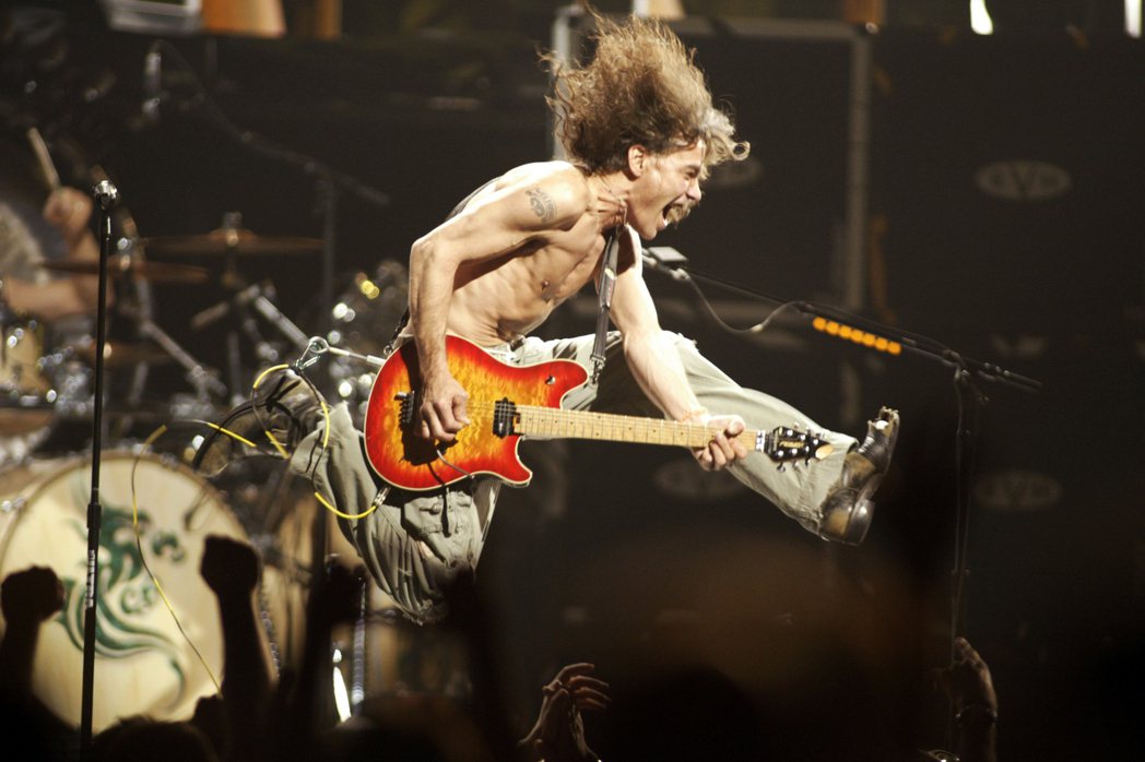 美國傳奇搖滾吉他手及美國重金屬搖滾樂隊「范海倫（Van Halen）」的共同創辦...