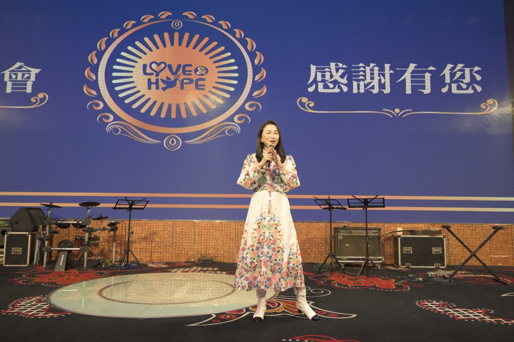 張瓊姿出席慈善公益活動獻唱。圖／台灣愛與希望關懷協會提供