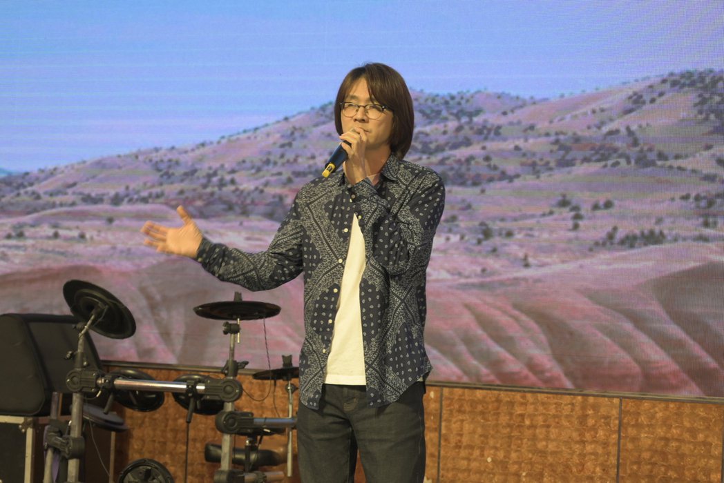 林隆璇出席公益慈善活動獻唱。圖／台灣愛與希望關懷協會提供