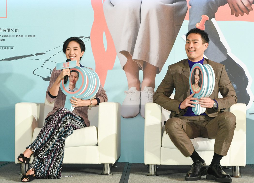 桂綸鎂(左)、楊祐寧(右)在「腿」裡面演出一對情感深厚的夫妻。圖／甲上提供