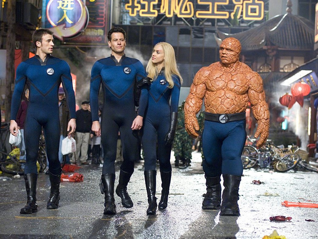 克里斯伊凡（左起）、尤恩葛魯菲、潔西卡艾芭與麥可奇克利斯扮演「驚奇4超人」。圖／...