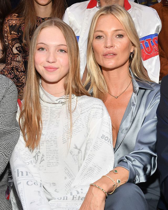 凱特摩絲（右）常與女兒一起看時尚秀。圖／摘自Instagram