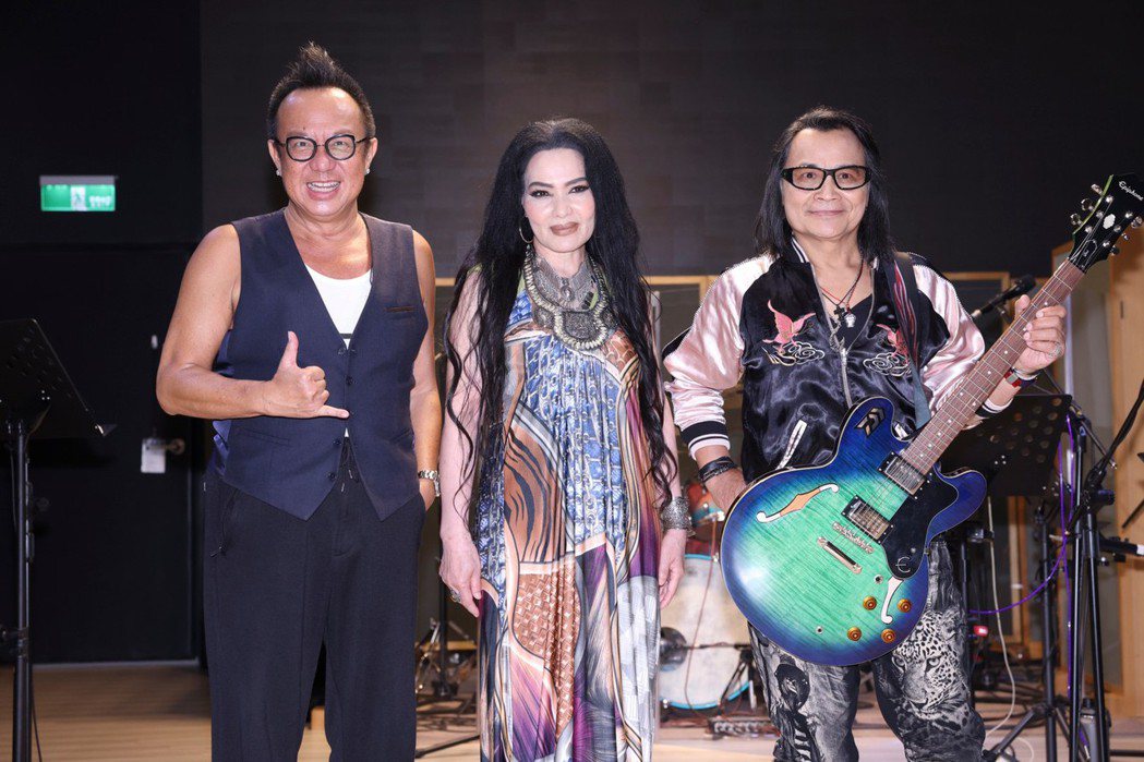黃大煒（左起）、潘越雲和沈文程「BACK TO 70’S西洋金曲演唱會」台北場也...