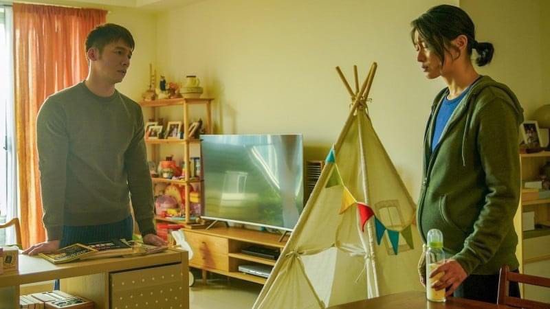 柯奐如（右）、溫昇豪在「火神的眼淚」中飾演夫妻。圖／公視、myVideo提供