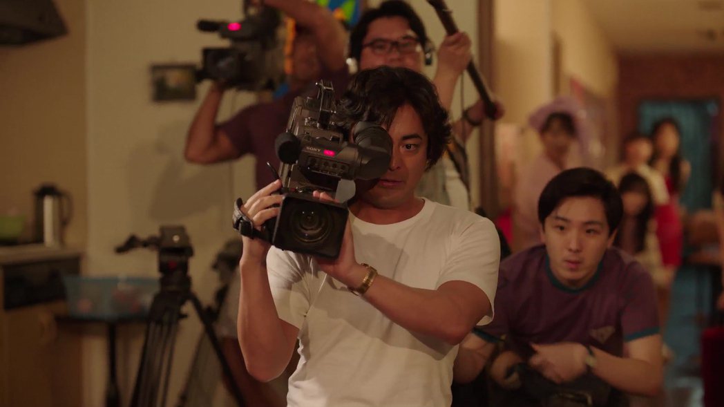 山田孝之繼續詮釋成人片導演角色。圖／Netflix提供