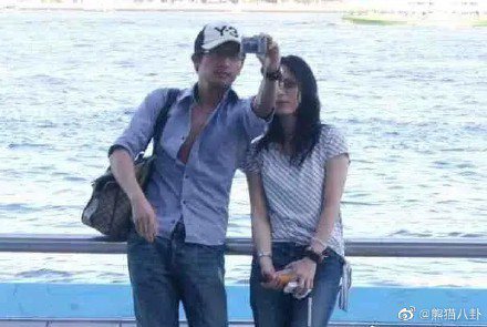 蘇有朋2007年曾被拍與經紀人amy同遊香港。圖／摘自微博