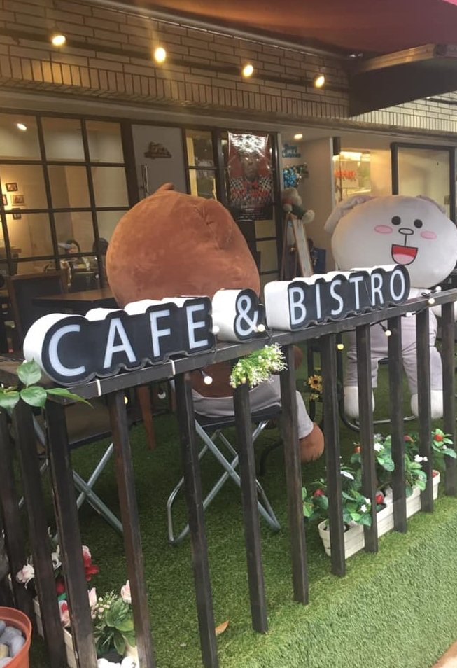 喜翔日前經營的咖啡店「意思屋」，受疫情影響已倒。圖／摘自臉書