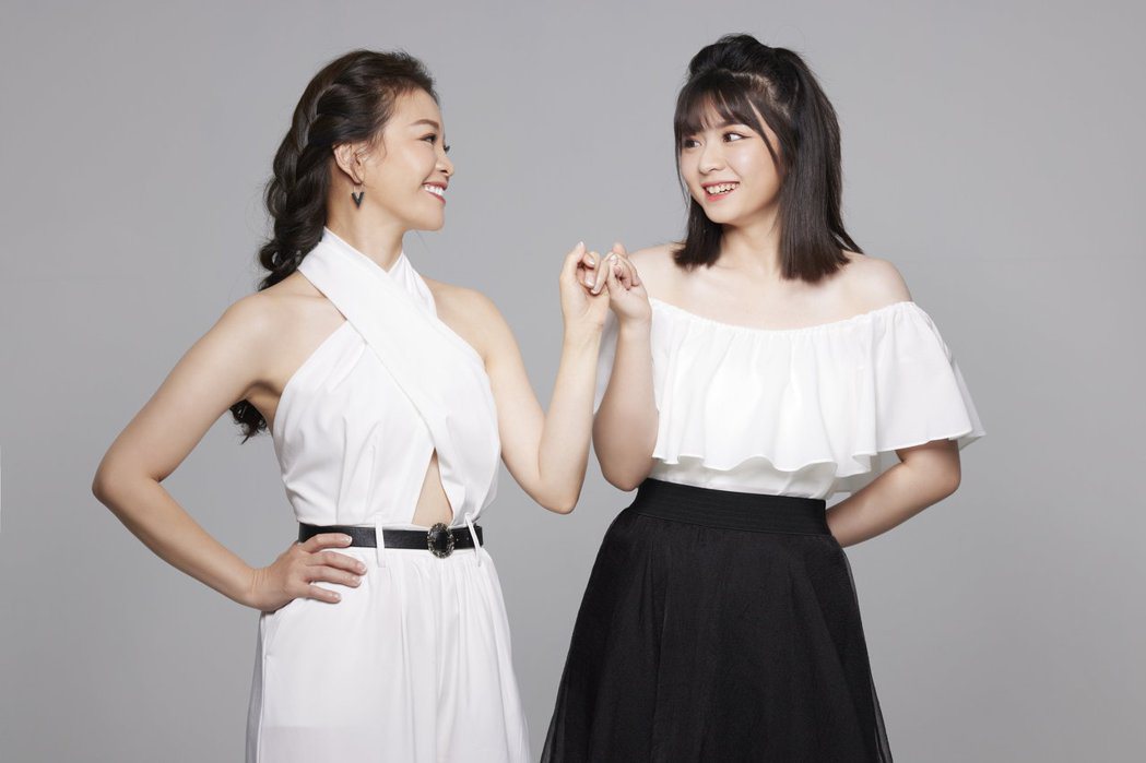 謝宜君(左)邀校花女兒陳欣妤同框演出新歌「幸福的甜蜜」MV。圖／豪記唱片提供
