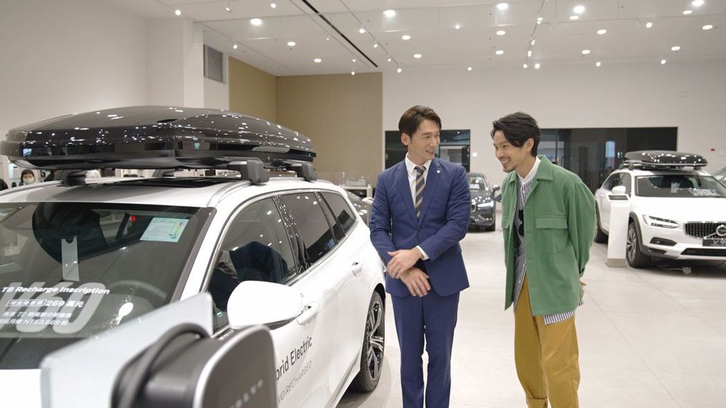 雙金鐘視帝溫昇豪（左）、姚淳耀首次在螢光幕前攜手合作。圖／國際富豪汽車提供