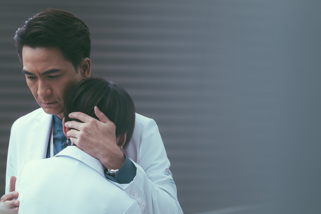 「星空下的仁醫」馬國明飾演小兒外科顧問醫生。圖／myVideo提供
