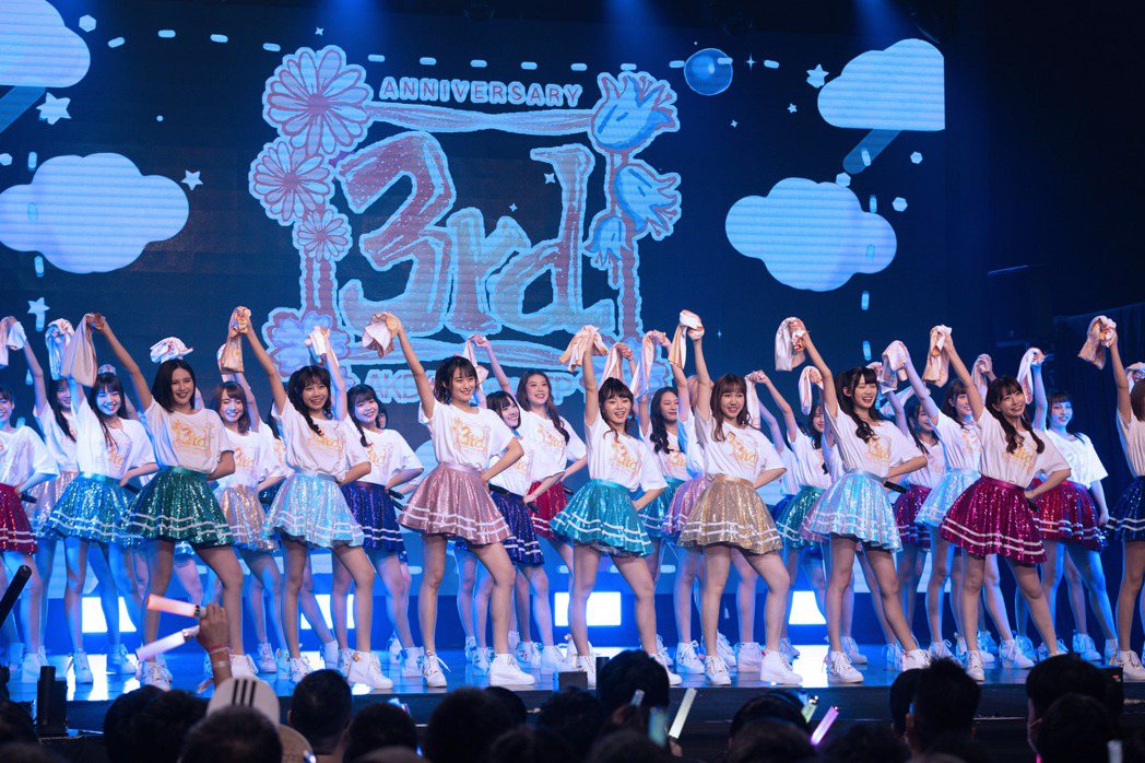 「AKB48 Team TP」為3周年數念演唱會打造全新造型。圖／好言娛樂供給
