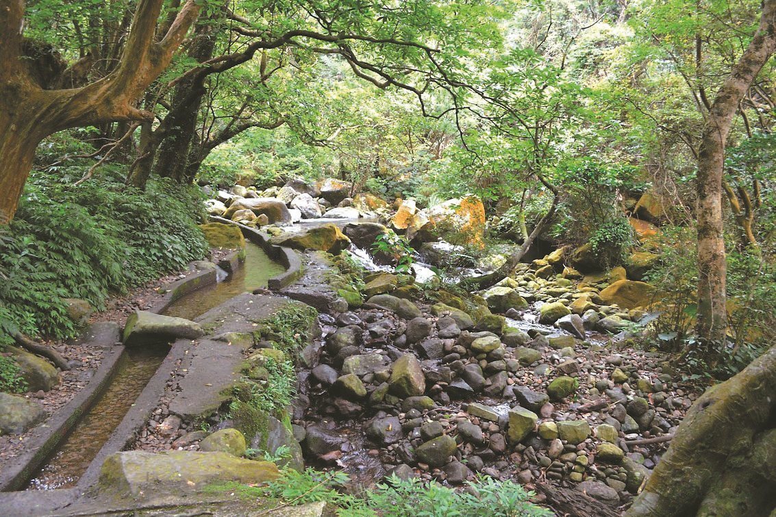 「上山下海樂悠遊」走訪青山瀑布。 圖／觀旅局提供