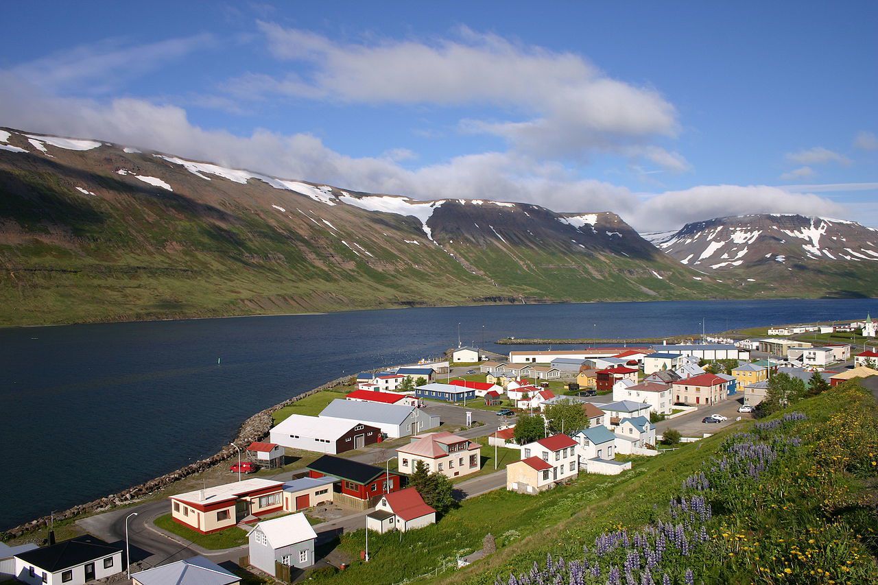 冰島有著美麗的景物，但人口稀少。（取材自維基百科）