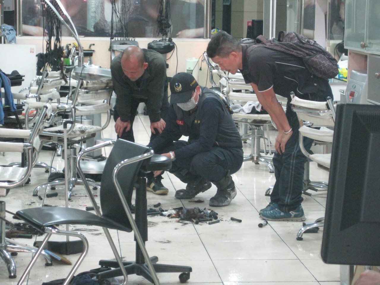 台中市美髮店今天發生意外，婦人燙髮時，燙髮器爆炸，婦人燒燙傷。記者游振昇／攝影