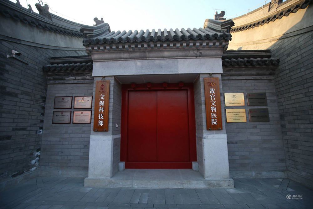 中國大陸近些年吹起「民國風」，學繁體字變得很時興。圖為北京故宮文物病院。（騰訊網）