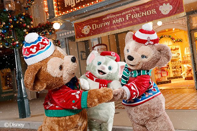 迪士尼小熊duffy及好友已經準備好聖誕新裝, 一起參加聖誕舞會 圖／香港迪...