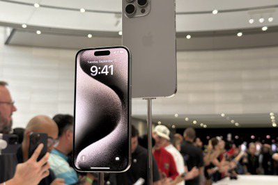 iPhone 15 Pro系列「鈦」美了！相機升級7種焦段隨手切換 重量變輕超有感