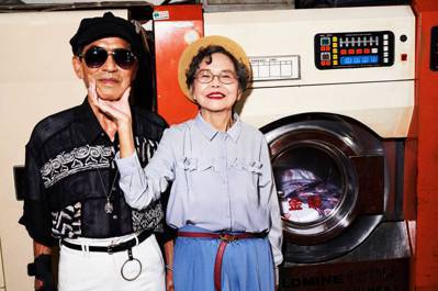 2020臺北時裝週／「萬秀的洗衣店」80歲萬吉、秀娥擔任永續時尚大使，拍攝時尚CP大片！