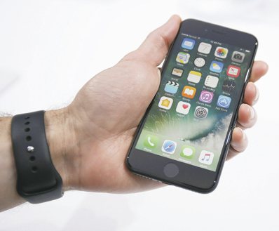 法人預期，隨著iPhone 7銷售日漸火紅，相關「i7台廠獨家供應商」將成為市場...