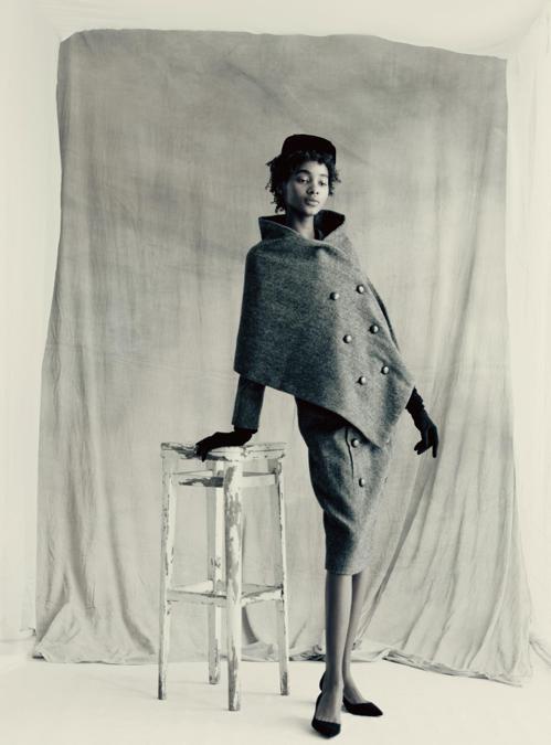 攝影師Paolo Roversi最鍾愛的，是這幅Christian Dior設計1955秋冬高級訂製服Y系列Voyageur套裝。圖／Dior提供