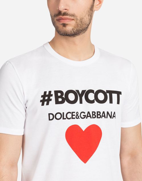 Dolce & Gabbana不理群眾杯葛，甚至把反對的標籤印製成T恤販售。圖／摘自Dolce & Gabbana官網