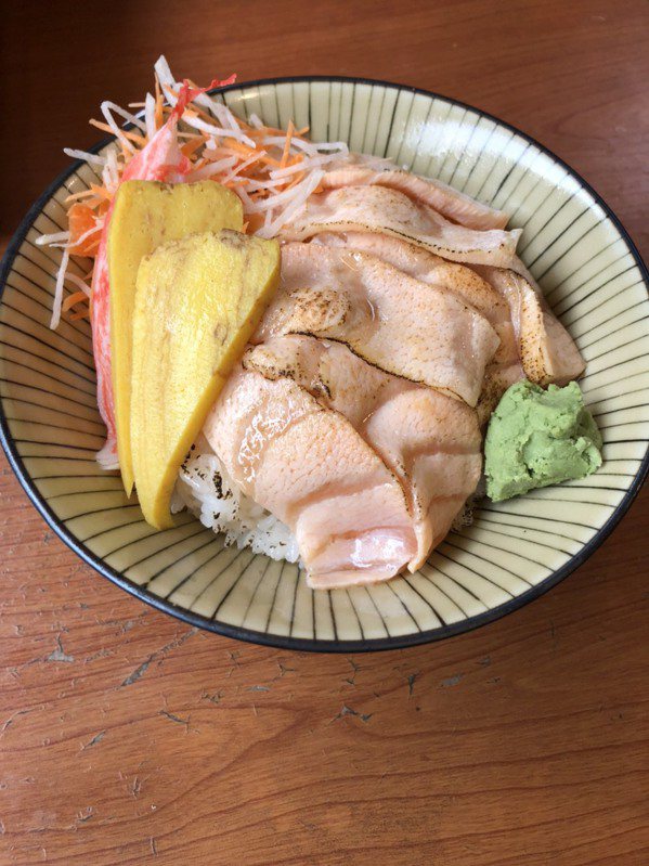 「二丁前日本料理手作壽司」是鳳山人的平價日本料理口袋名單。 圖／林巧璉 攝影