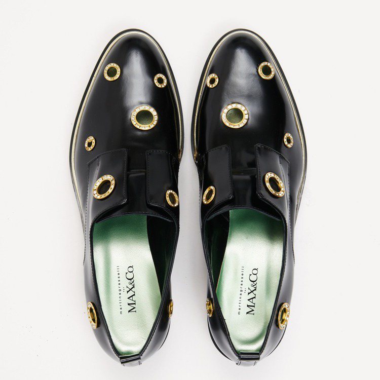 MAX Co. X Martina Grasselli黑色德比鞋款，售價16,600元。圖／MAX Co.提供
