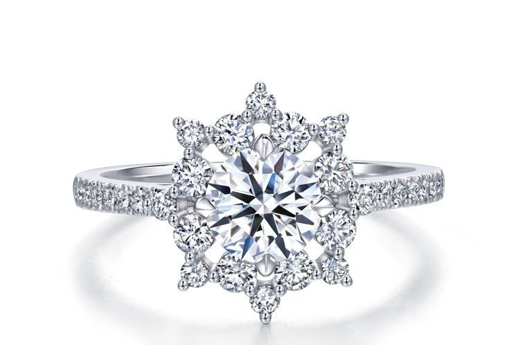 點睛品Infini Love Diamond光環900鉑金鑽石戒指，主石40分，12萬4,300元起。圖／點睛品提供