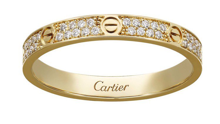 卡地亞 LOVE 系列全鋪鑲鑽石戒指 (細版)，黃K金約14萬6,000元。圖／卡地亞提供