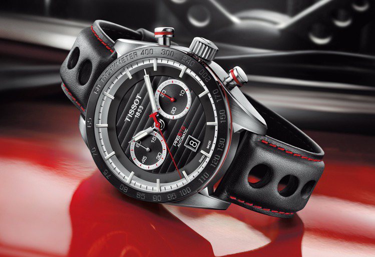 Tissot律馳PRS 516系列腕表，最大特色在表帶以駕駛盤圓孔為靈感。圖／Tissot提供