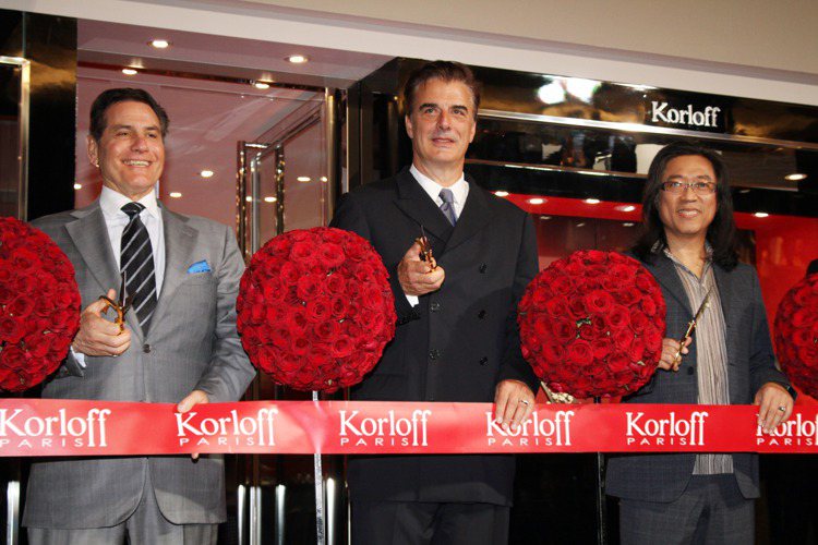 Korloff品牌創辦人丹尼爾裴亞瑟（左起）、好萊塢明星克里斯諾特與Korloff台灣代理葉兩傳出席Korloff珠寶開幕。記者蘇健忠／攝影