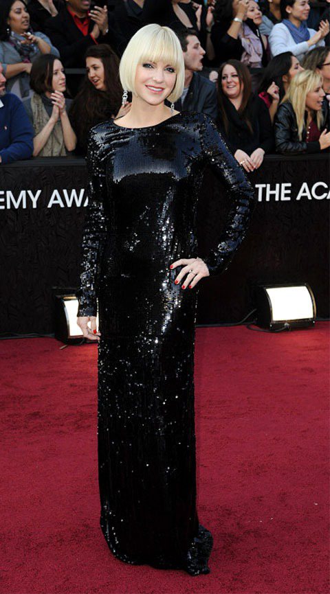 穿上bling bling的禮服時，短髮安娜法瑞絲如二○年代的爵士女伶般迷人。圖／達志影像
