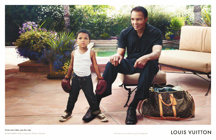 LV最新核心價值廣告邀前世界拳王阿里，與他的孫子共同入鏡，訴說歷史傳承的重要性。圖／LV提供